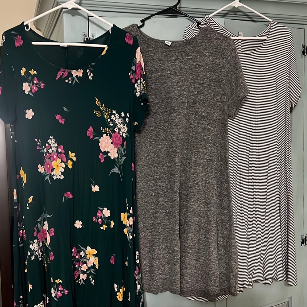 Old Navy lot set of three flouncy dresses